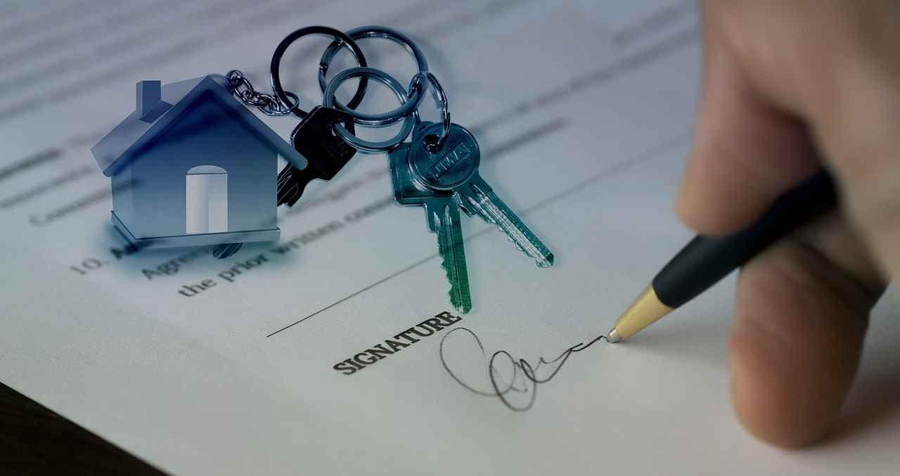 Buy Commercial Real Estate 2025: Expert Guide